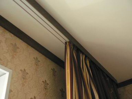 Как выбирать потолочные карнизы